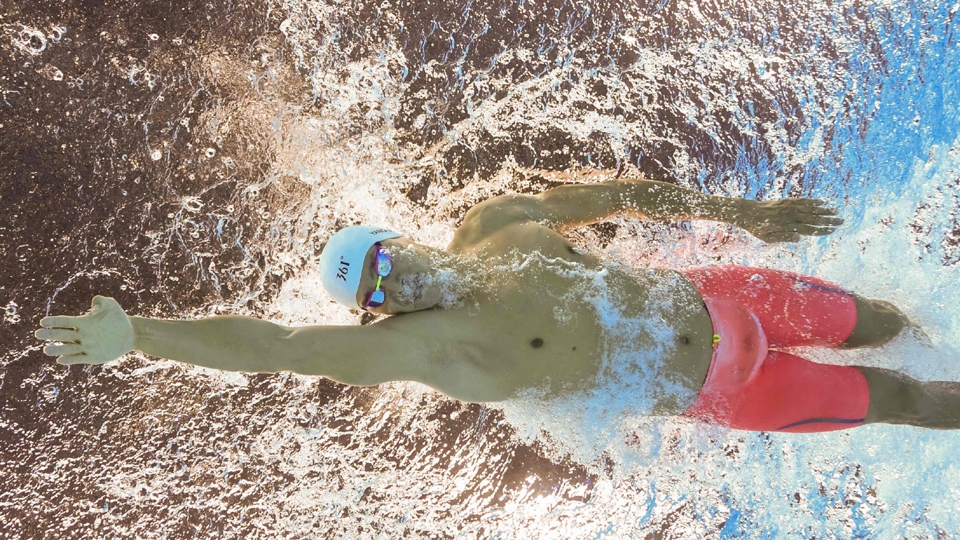 德甲争冠战之夜,劳塔罗的幽灵在对手禁区游荡