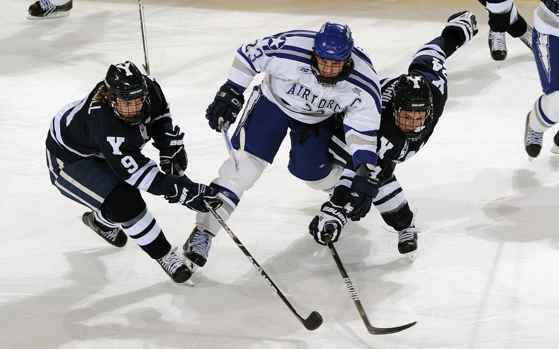 贝恩爆发撕裂马刺防线，76人淘汰赛惊险过关的战术启示